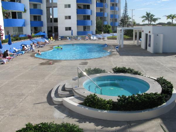 New Pool Area w/ Hot Tub and Gas Bar B Q!