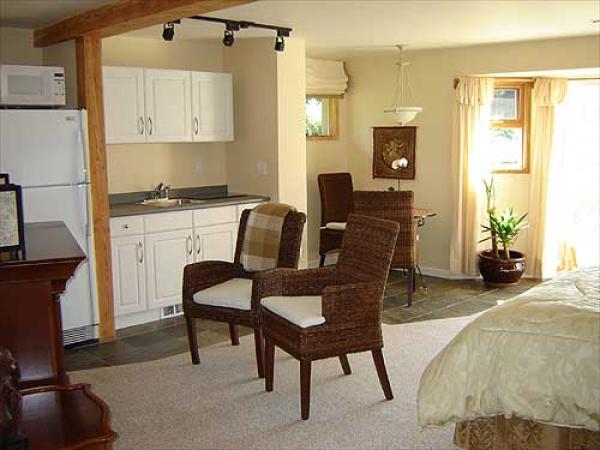 Bamboo Suite Kitchenette