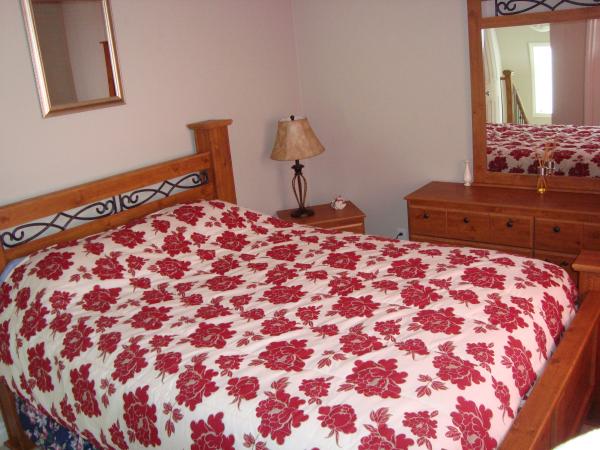 Queen set, large dresser, closet, mirror