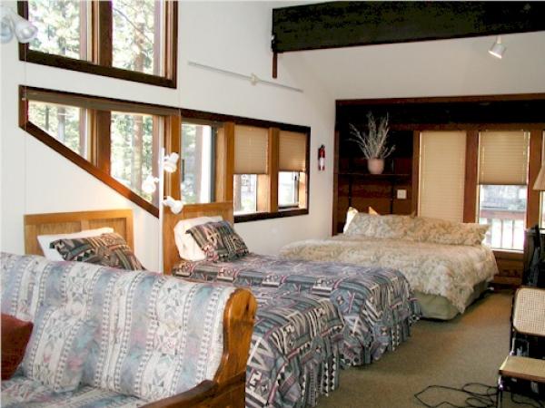 Family Suite, King & 2 Twins plus TV & Couch