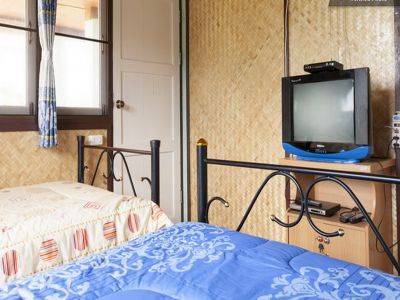 "The Barn" twin bedroom downstairs