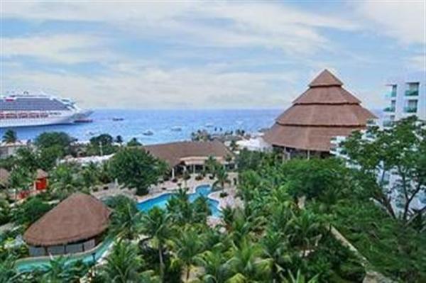 View of the Ocean and Pool.