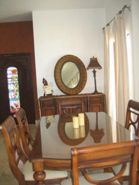 Tasteful Decorator Touches and Elegance!