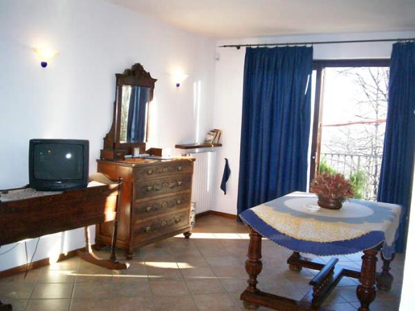 Entertainment Area- Pink Apartment 