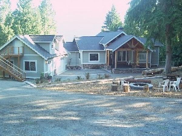  Front Entrance, fire pit, regulation horseshoes