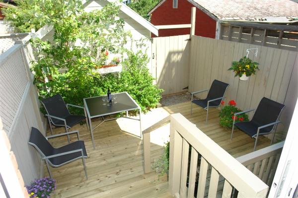 Enclosed rear garden area