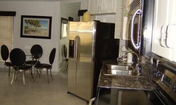 7 Mile Beach, Grand Cayman, Vacation Rental Condo