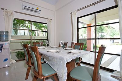 Aquamarine Villa dining room