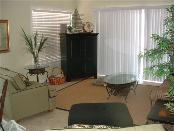 Living room with Gulf view, high speed internet.