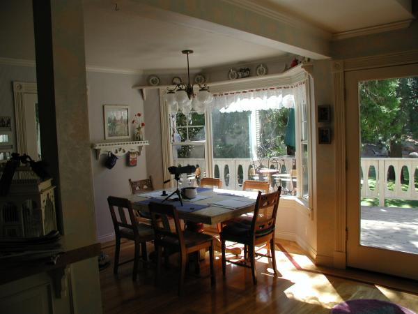 Bay Window Dining (Lake View)