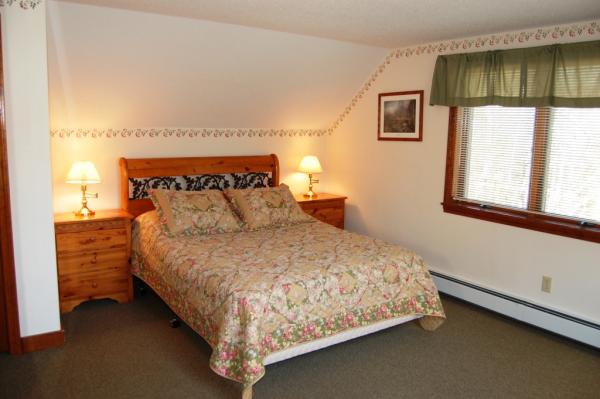 Two Upper level Queen Masterbedrooms