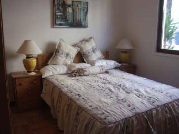  DOUBLE ROOM IN  TWO   BEDROOM BUNGALOW