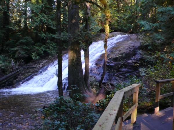 Hiking & Falls - 4 minutes 