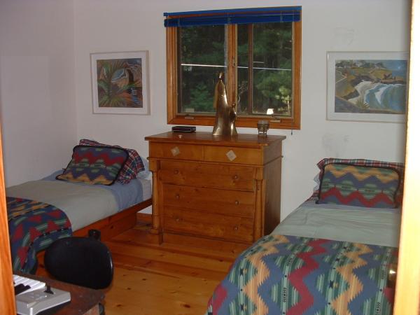 Downstaird twin beds