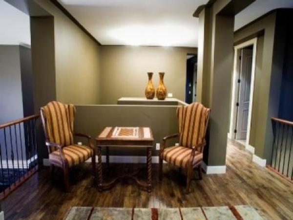 Upstairs Alcove