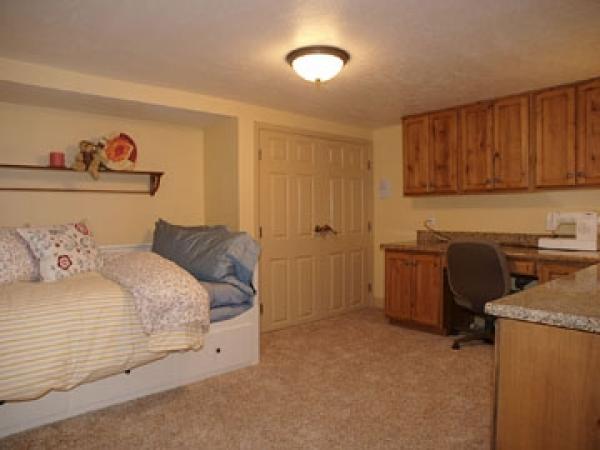 Bedroom/Office #2 (Queen Day Bed)