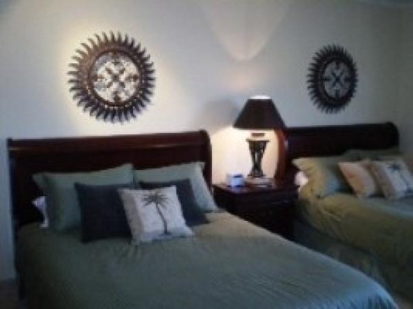 Large guest room with queen beds 