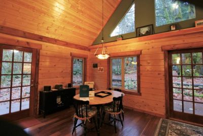 Glacier Springs Cabin dining area