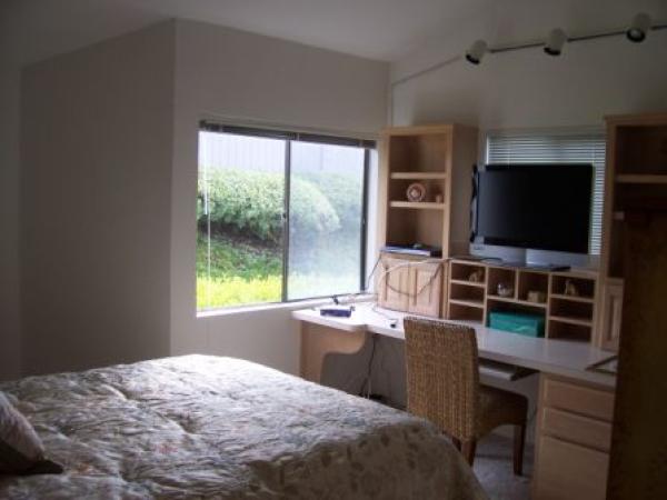 2nd BR has Queen and built in desk