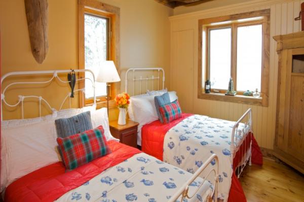 Twin Bedroom