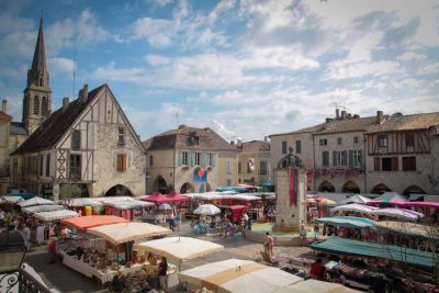 Eymet market square