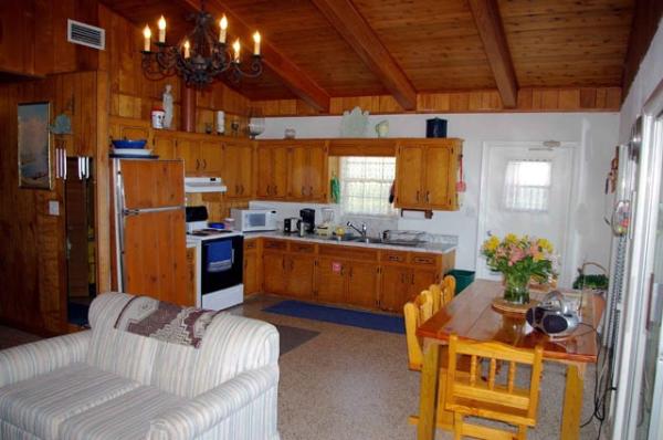 Kitchen & Dining Area