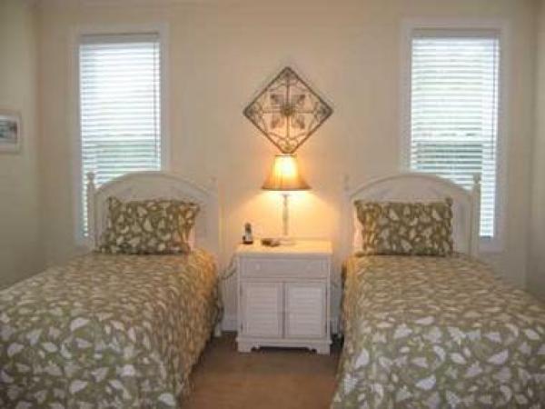 Bedroom #5 has 2 Twin Beds