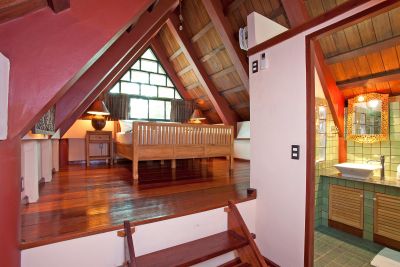 Laemset Lodge bedroom and bathroom