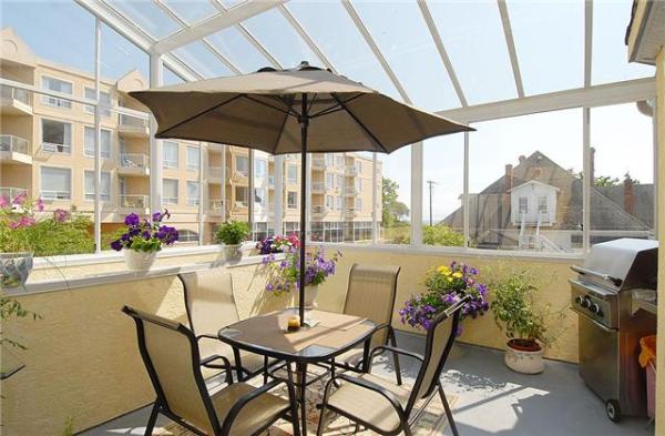 Deck of the kitchen