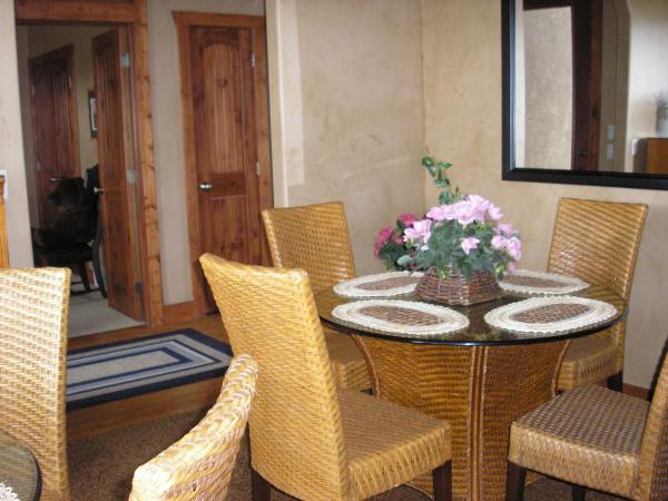 Casual Dining in the Garden Room