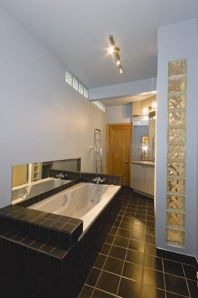 Bathroom with Jacuzi