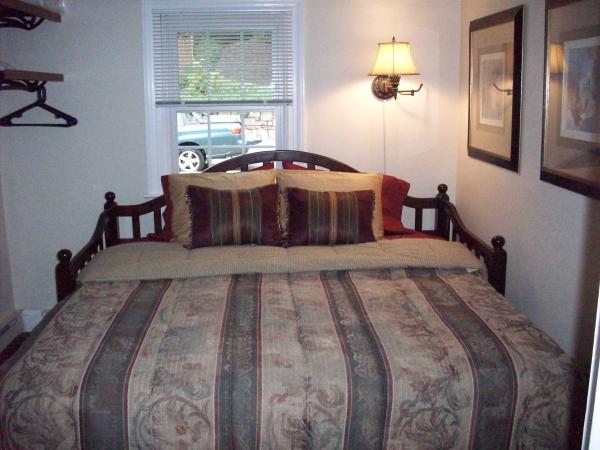 Another view of bedroom by day...