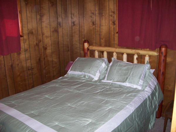 Bedroom with Queen bed