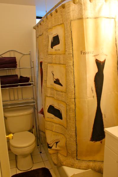 Elegant Bathroom Suite 10E
