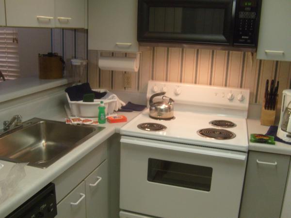 Full kitchen