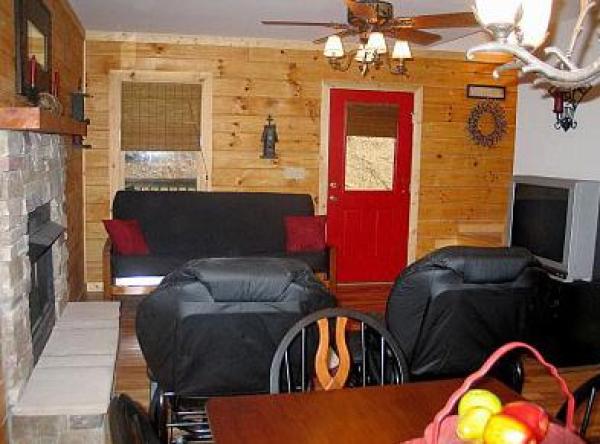Hendersonville, North Carolina, Vacation Rental Cabin
