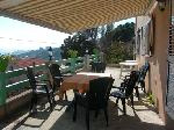 terasse avec store ouvert