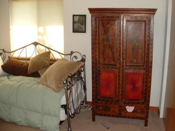 Bedroomwith Two Trundle Daybeds