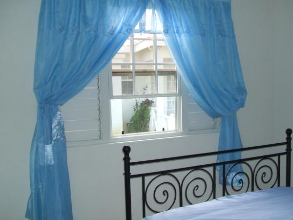 Middle bedroom