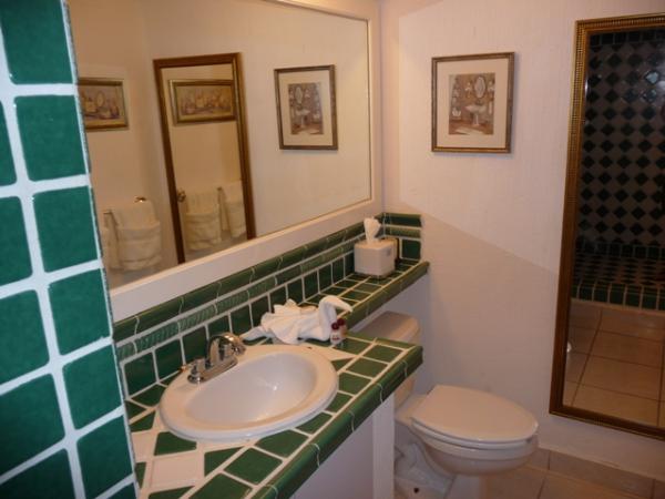 Guests Bathroom - First Floor