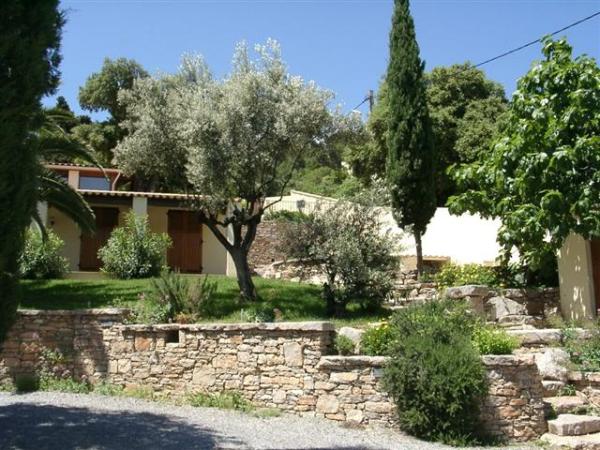 Jonquieres-Saint Vincent, Languedoc-Roussillon, Vacation Rental Villa