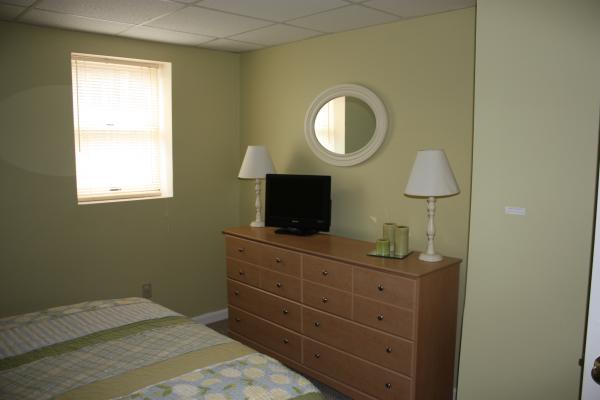 Lower Level Bedroom-Queen Bed