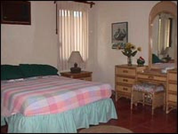 Queen Bedroom - Main House