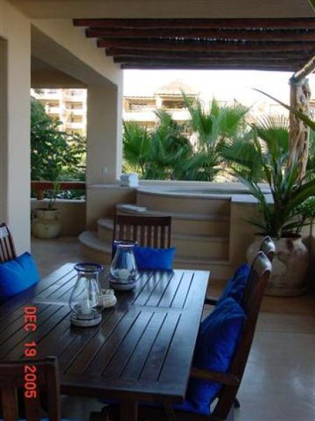 Veranda Dining Hot Tub