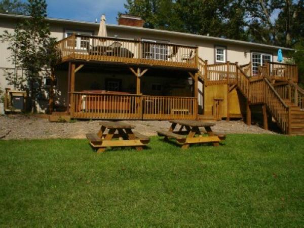 White Stone Lake Manor