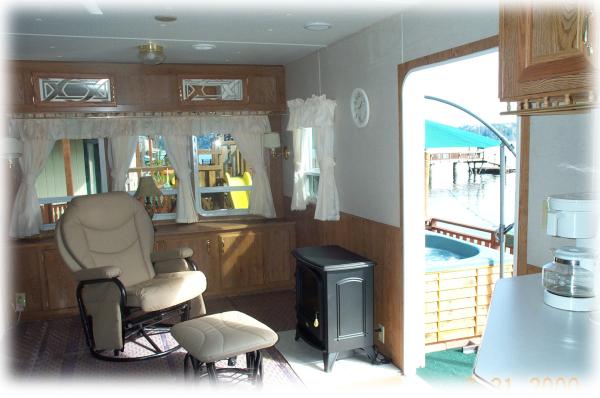Water front wit out-door hot-tub