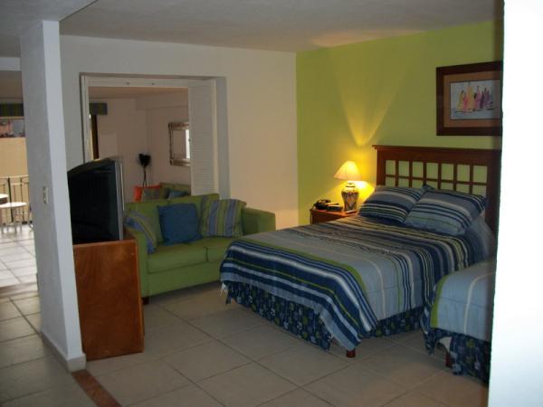 Bedroom with 2 double beds