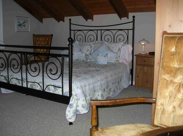 Master bedroom (2nd floor)