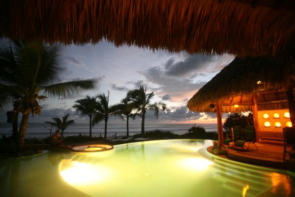 another great photo of Casa Viva's Pool