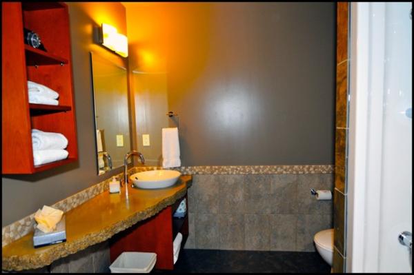 Luxury bathrooms & linens
